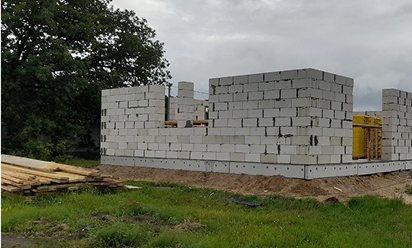 Возведение стен и кровельные работы